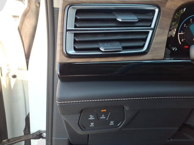 Used 2025 Volkswagen Atlas SE FWD image 26