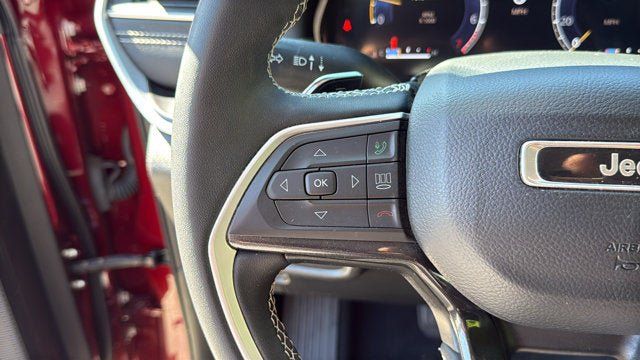 Used 2023 Jeep Grand Cherokee L Laredo AWD/4WD image 16
