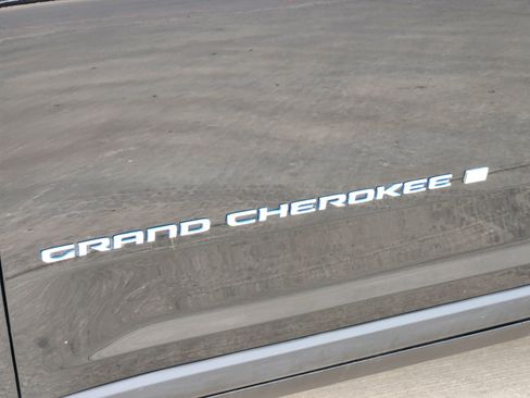 Used 2023 Jeep Grand Cherokee 4WD 4xe w/ Luxury Tech Group II image 12