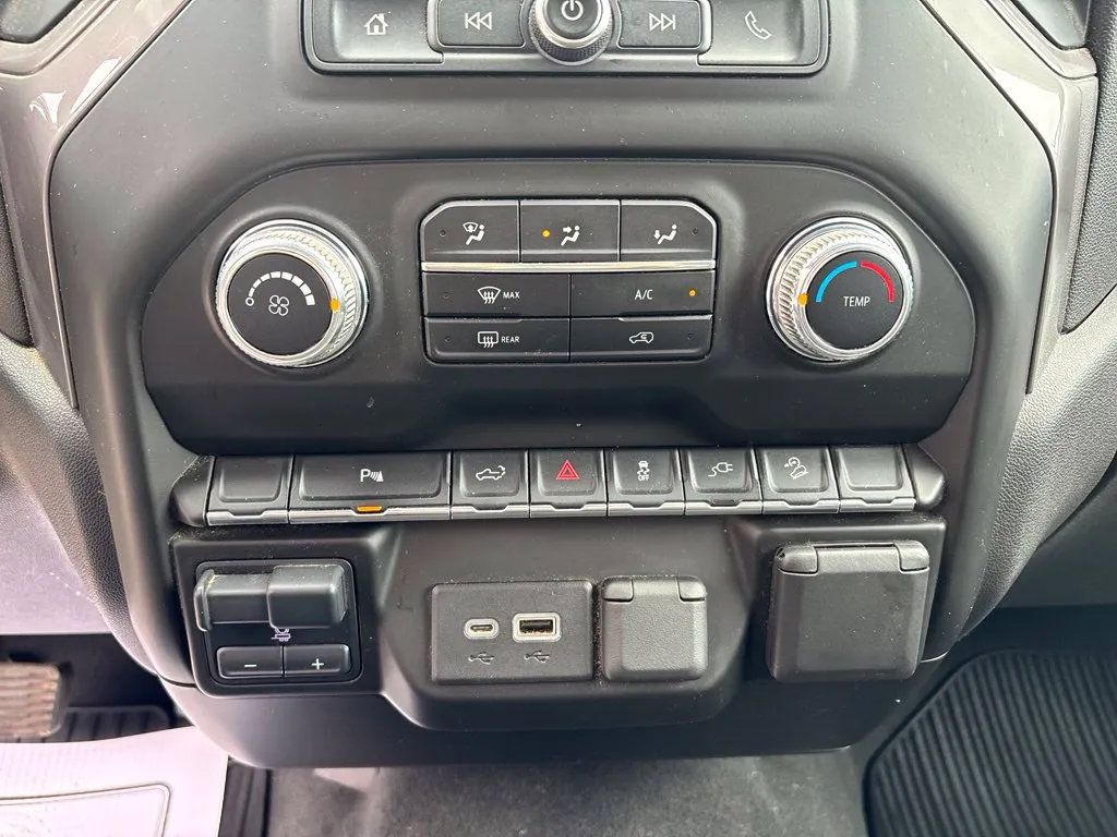 Used 2021 GMC Sierra 1500 4x4 Crew Cab w/ Convenience Package image 17