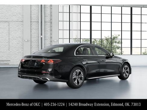 Used 2025 Mercedes-Benz E 350 4MATIC Sedan image 21