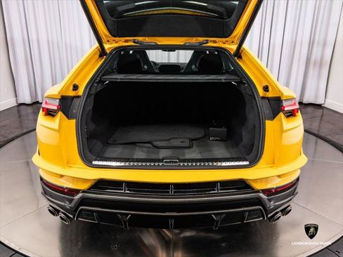 Used 2024 Lamborghini Urus Performante AWD/4WD image 18