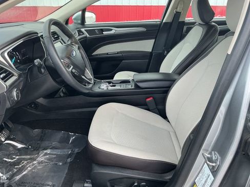 Used 2020 Ford Fusion SE w/ Equipment Group 151A image 21