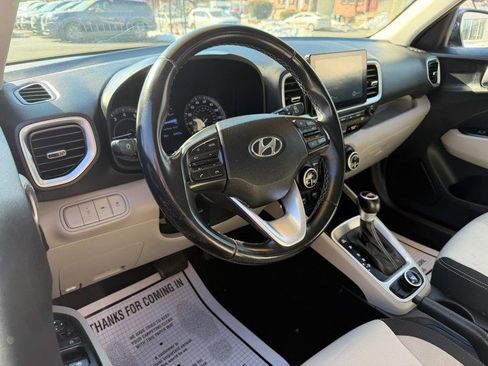 Used 2021 Hyundai Venue SEL image 9