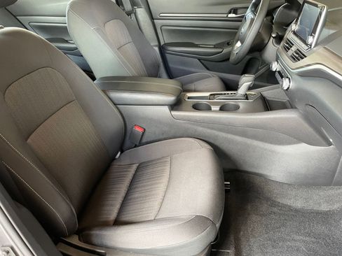 Used 2025 Nissan Altima 2.5 SV FWD image 34