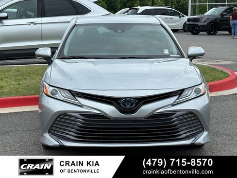 Used 2020 Toyota Camry XLE FWD image 2