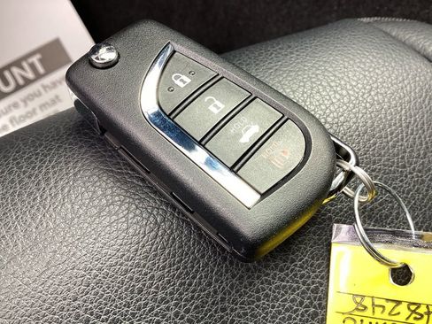 Used 2024 Toyota Camry SE image 25