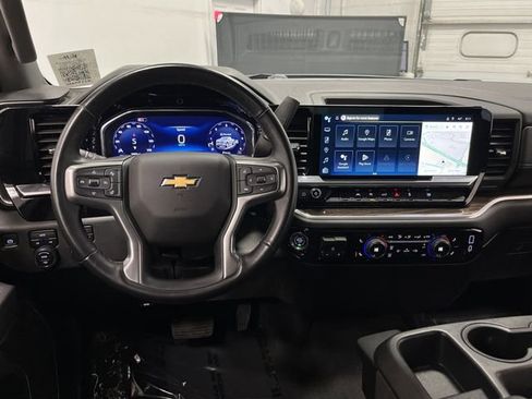 Used 2025 Chevrolet Silverado 1500 LT image 5