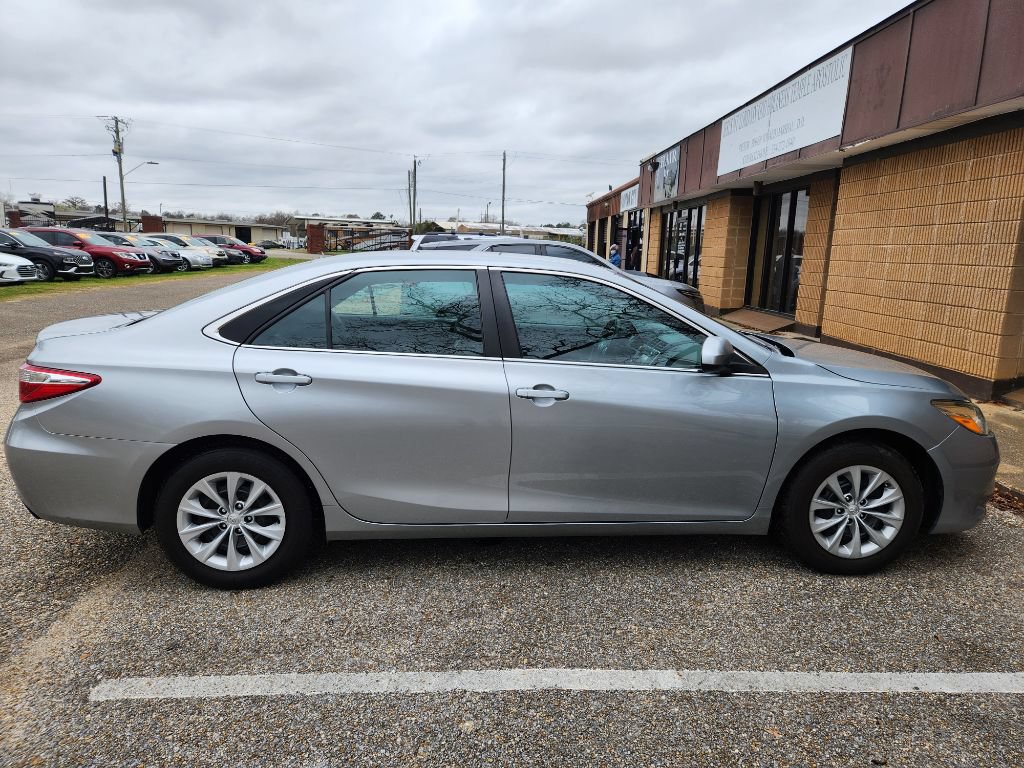 Used 2016 Toyota Camry LE FWD image 4