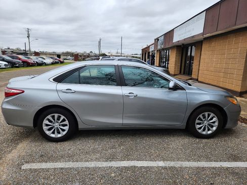 Used 2016 Toyota Camry LE FWD image 4