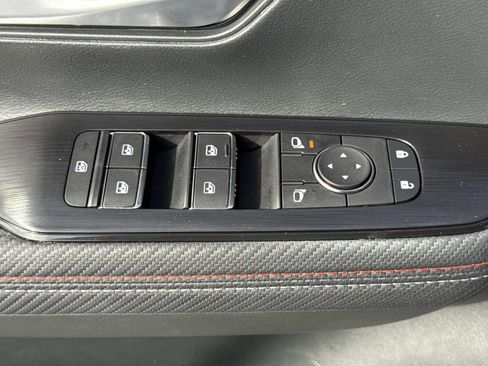 Certified 2025 Nissan Kicks SR image 21