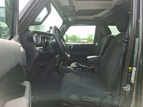 Used 2021 Jeep Gladiator Overland w/ Dual Top Group AWD/4WD image 14