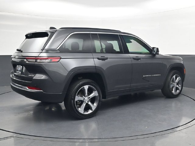 Used 2025 Jeep Grand Cherokee Limited w/ Luxury Tech Group II AWD/4WD image 4