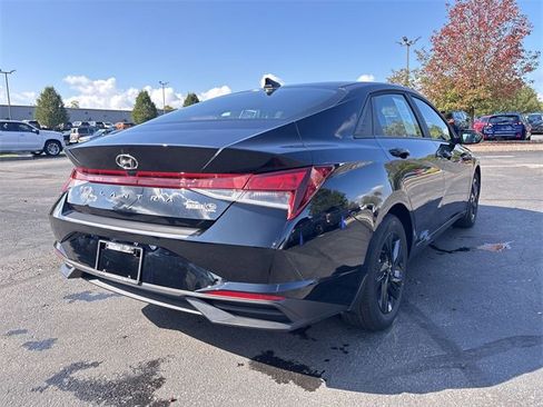 Used 2023 Hyundai Elantra SEL image 11