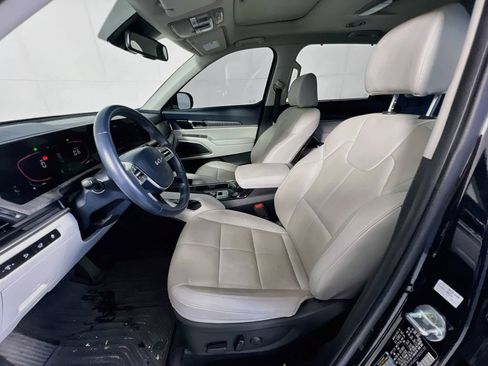 Used 2023 Kia Telluride EX w/ EX Captain's Chair Package FWD image 12