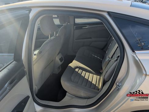 Used 2019 Ford Fusion SE FWD image 14