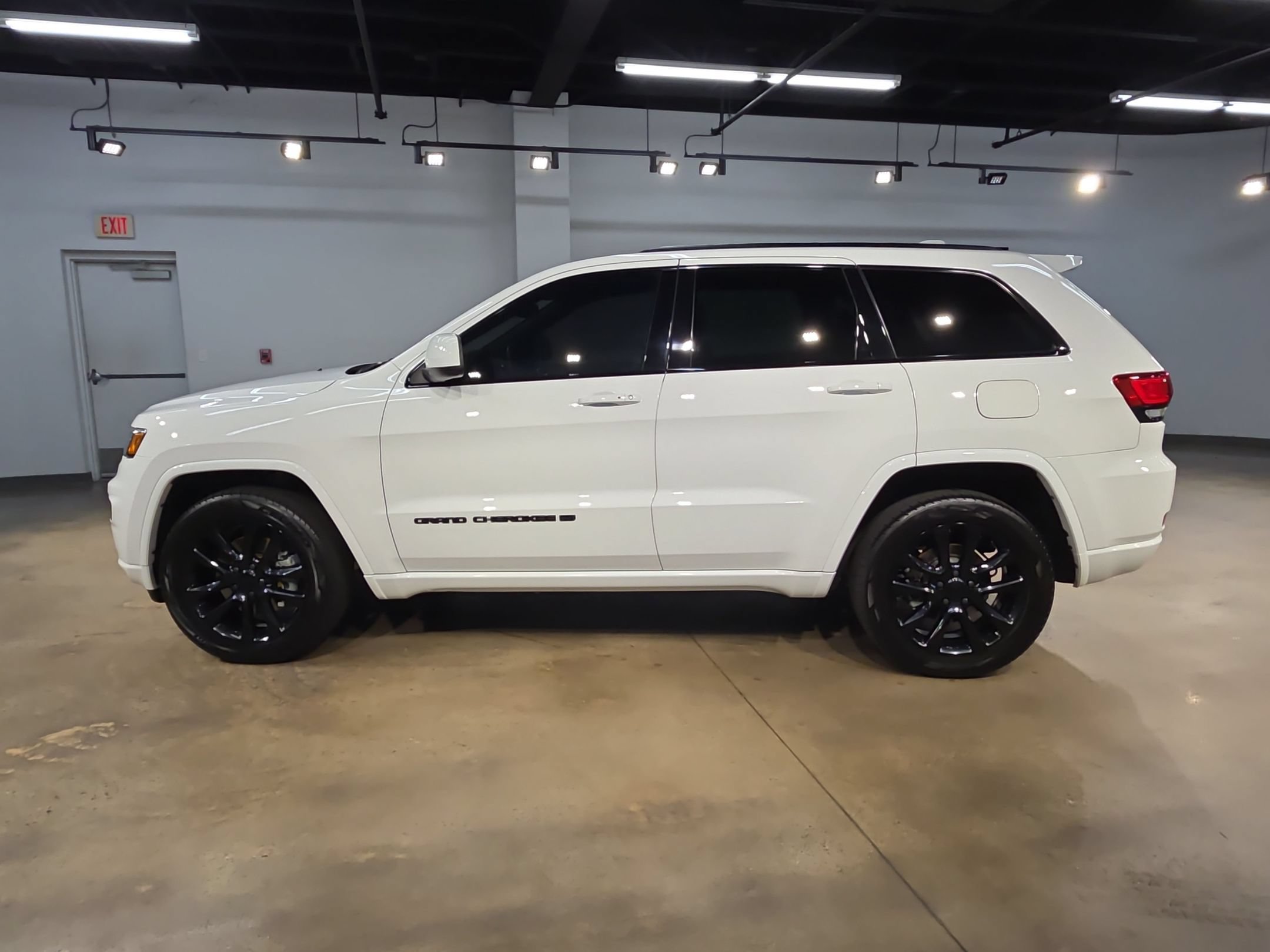 Used 2022 Jeep Grand Cherokee Laredo X AWD/4WD image 4