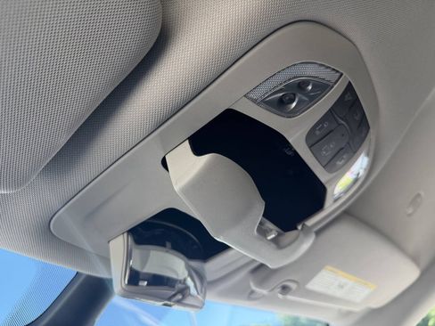 Used 2024 Chrysler Pacifica Touring-L AWD/4WD image 14