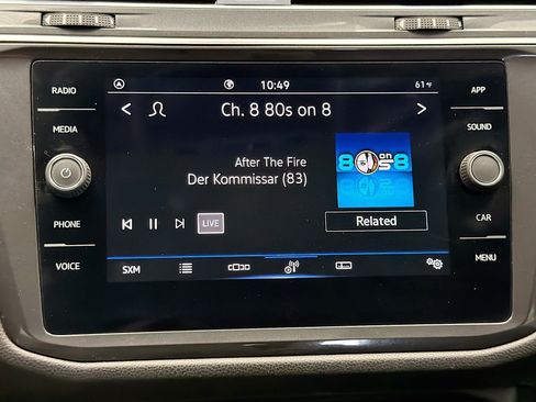 Used 2023 Volkswagen Tiguan SE w/ Panoramic Sunroof Package image 9