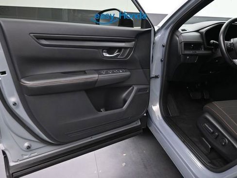 Used 2025 Honda CR-V Sport image 17