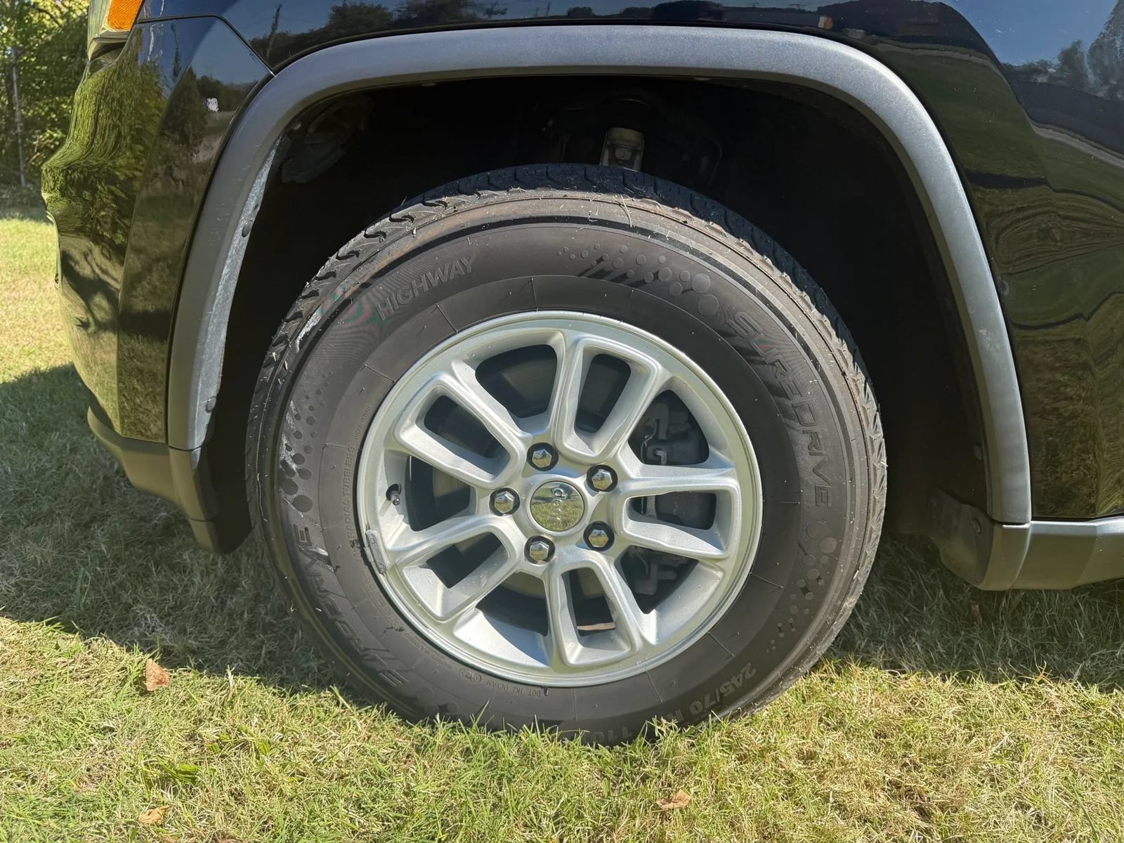 Used 2019 Jeep Grand Cherokee Laredo AWD/4WD image 19