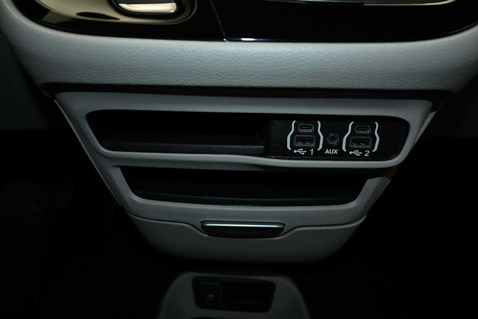 Used 2023 Chrysler Voyager LX FWD image 14