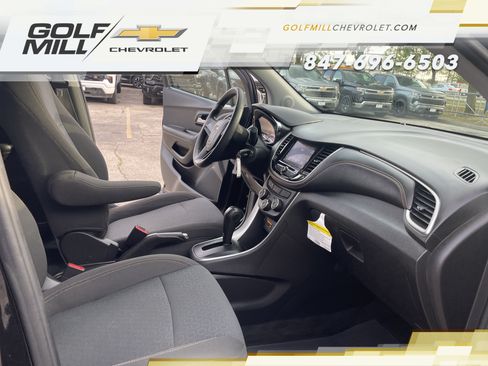 Used 2020 Chevrolet Trax LS FWD image 28