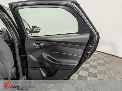Used 2014 Ford Focus SE w/ SE Winter Package FWD image 27