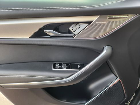 Certified 2023 Jaguar F-PACE R-Dynamic S AWD/4WD image 25