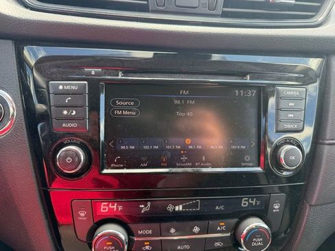 Used 2019 Nissan Rogue SV AWD/4WD image 11