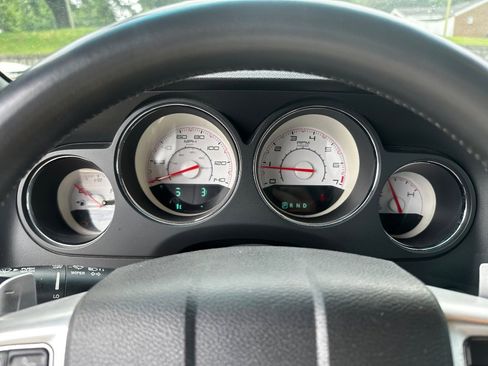 Used 2013 Dodge Challenger SXT image 19