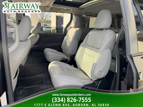 Used 2020 Toyota Sienna Limited Premium w/ Carpet Mat Package AWD/4WD image 11