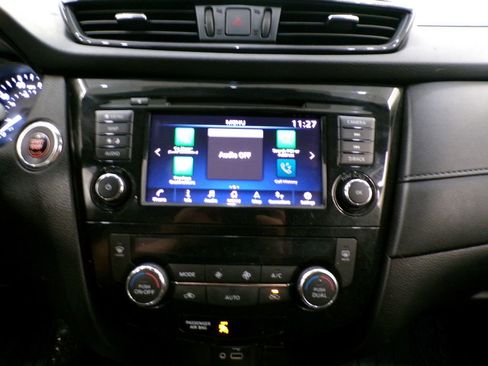 Used 2019 Nissan Rogue SV w/ Premium Package image 24