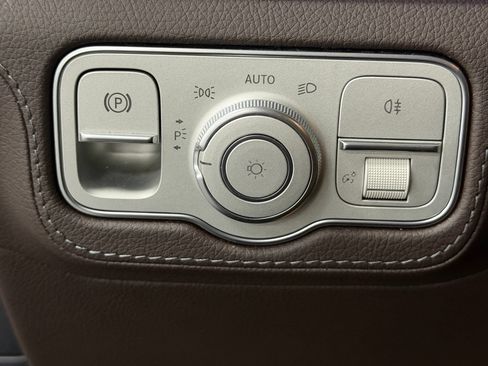 Used 2023 Mercedes-Benz GLS 450 4MATIC image 31