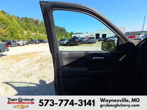 Used 2019 Chevrolet Silverado 1500 Custom w/ Custom Value Package AWD/4WD image 9