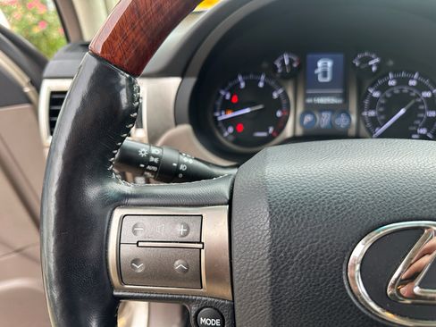 Used 2011 Lexus GX 460 Premium AWD/4WD image 25