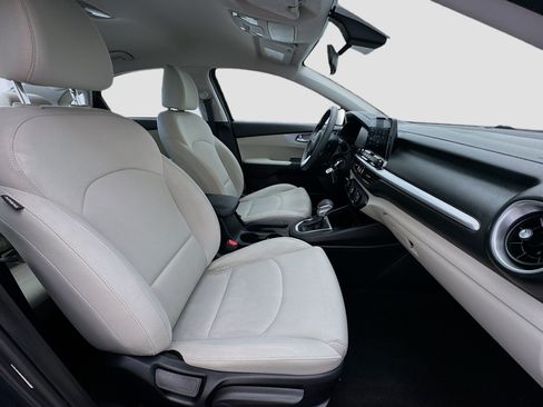 Used 2023 Kia Forte LXS w/ LXS Technology Package FWD image 18
