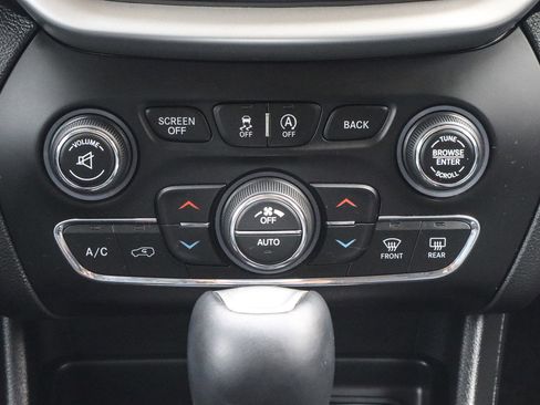 Used 2015 Jeep Cherokee Trailhawk w/ Comfort/Convenience Group AWD/4WD image 24