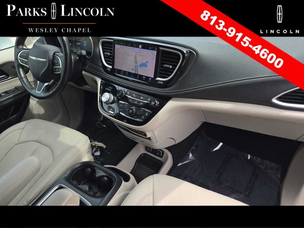 Used 2021 Chrysler Pacifica Touring-L w/ Uconnect Theater Family Group FWD image 9