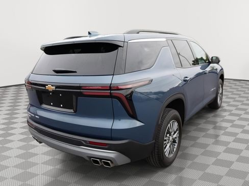 Used 2025 Chevrolet Traverse LT w/ Driver Confidence Package AWD/4WD image 5