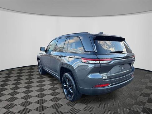 Used 2022 Jeep Grand Cherokee Altitude image 3