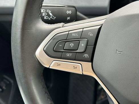 Certified 2025 Volkswagen Jetta SE w/ Sunroof Package image 24