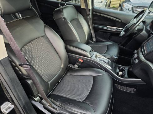 Used 2015 Dodge Journey Crossroad w/ Flexible Seating Group FWD image 32