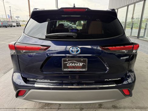 Used 2024 Toyota Highlander Platinum AWD/4WD image 7