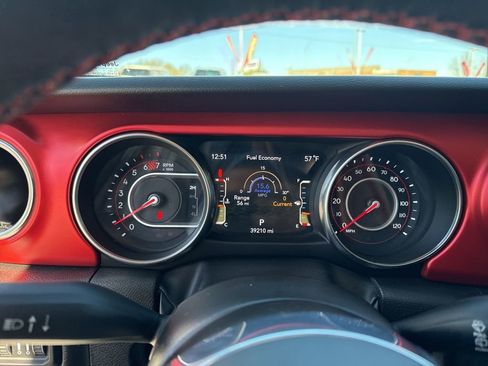 Used 2022 Jeep Wrangler Unlimited Rubicon w/ LED Lighting Group AWD/4WD image 24