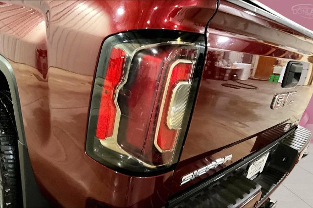 Used 2017 GMC Sierra 1500 Denali w/ Denali Ultimate Package AWD/4WD image 10