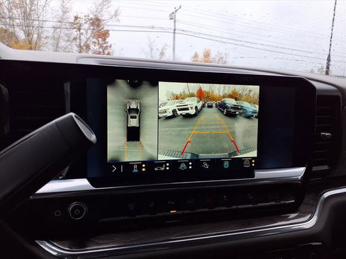 Used 2024 Chevrolet Silverado 2500 LTZ w/ LTZ Convenience Package image 10