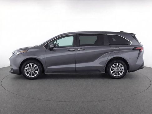 Used 2025 Toyota Sienna XLE FWD image 8