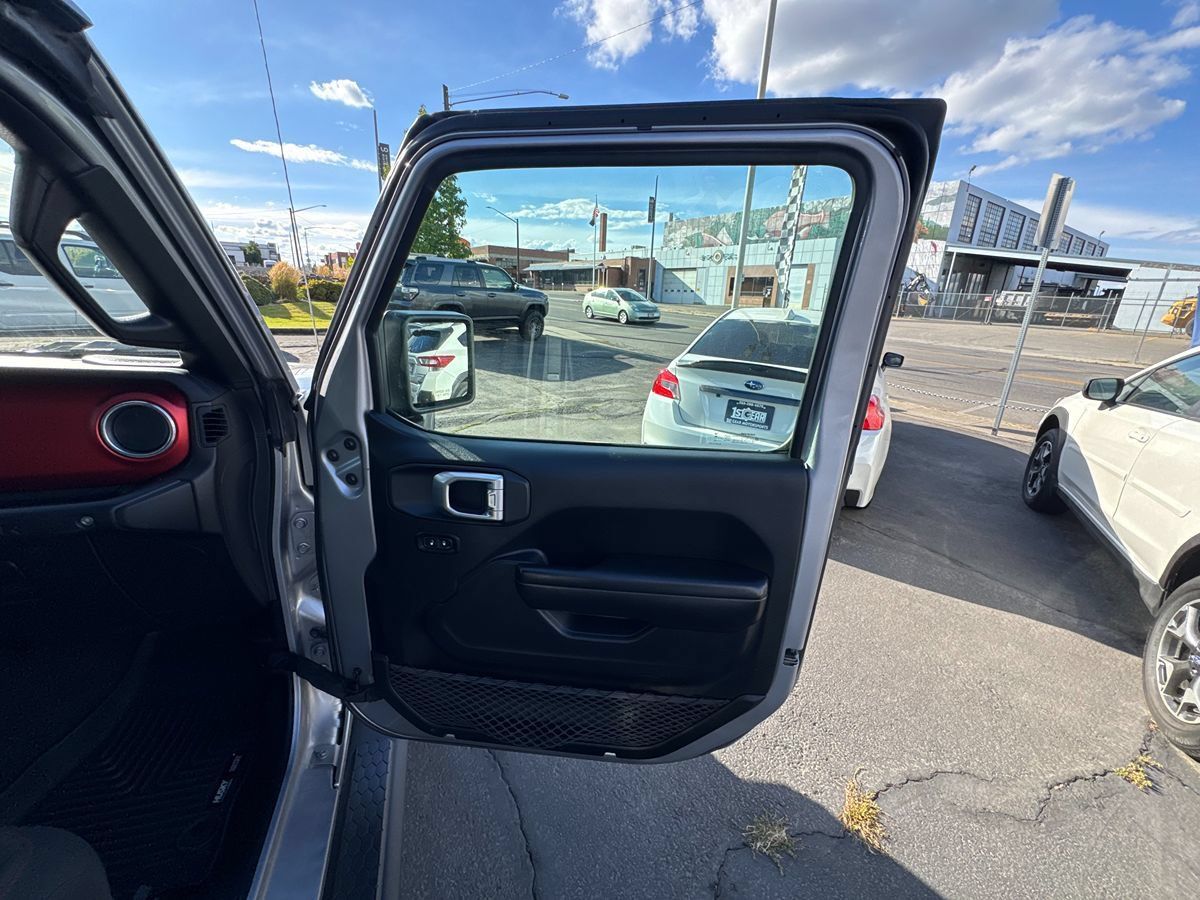 Used 2018 Jeep Wrangler Unlimited Rubicon w/ LED Lighting Group AWD/4WD image 23