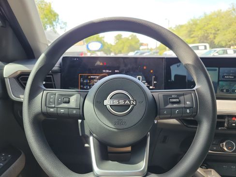 Used 2025 Nissan Kicks SV w/ SV Premium Package FWD image 21
